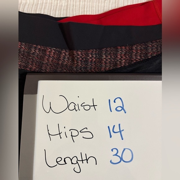 4 for $25 💛 Lululemon Athletica Black and Red Patterned Leggings - Picture 4 of 4